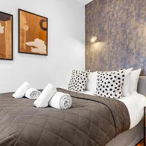 Apartment Modern One Bedroom Flat - Near Heathrow, Windsor Castle, Thorpe Park - Staines Tw18, London
