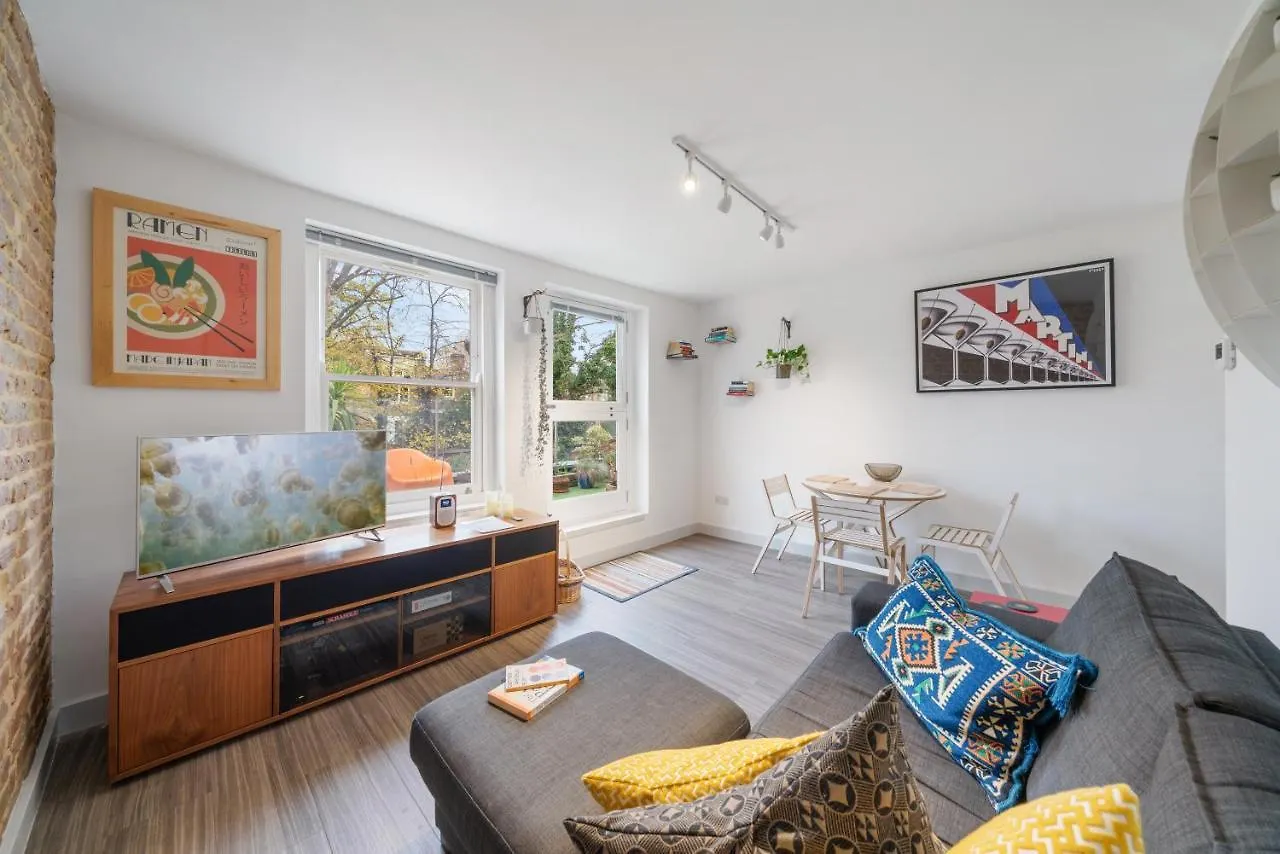 Ickburgh Road Guesthouse London Apartment